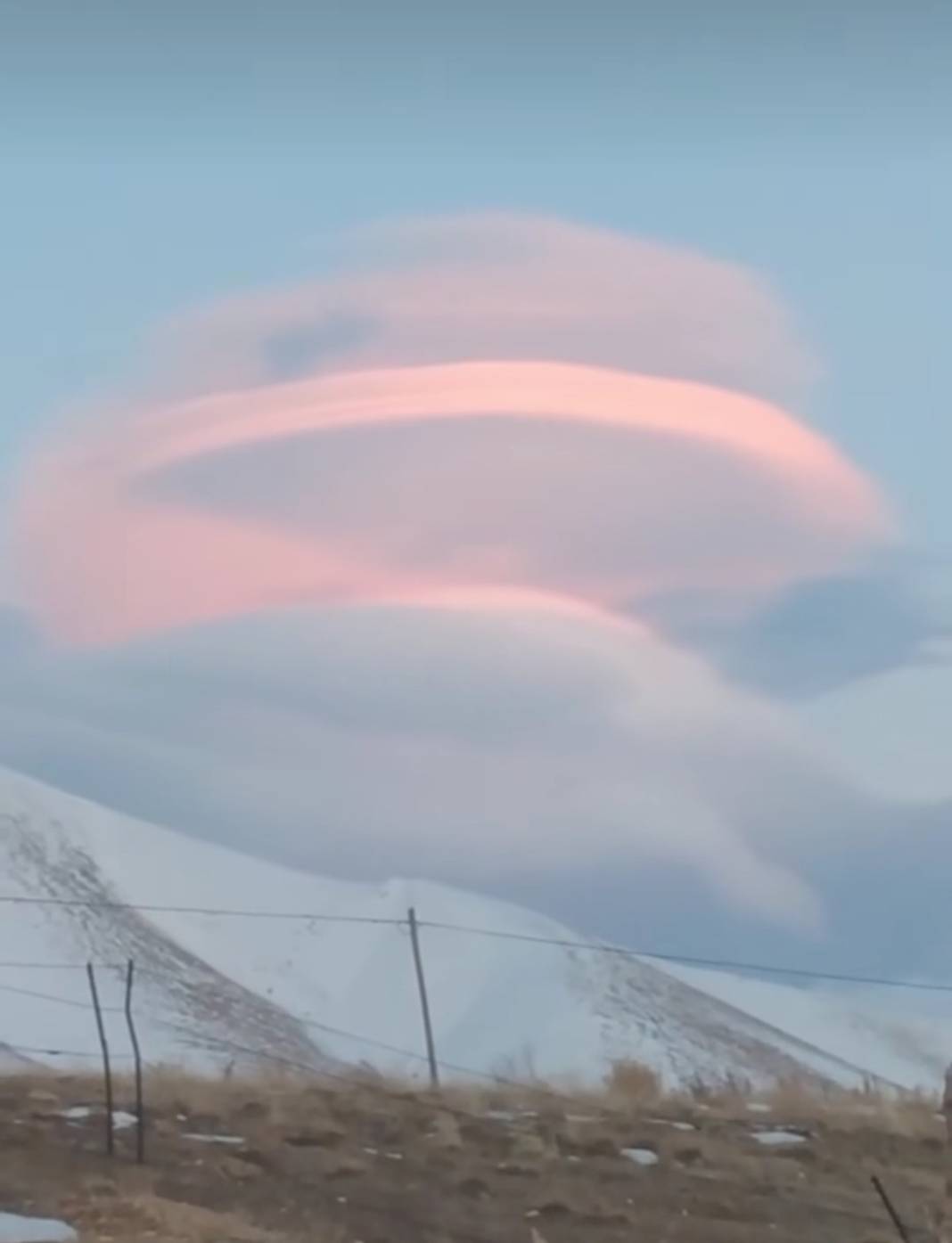 Gökyüzüne bakan şaştı kaldı! Depremin habercisi mi? Akşam saatlerinde ortaya çıktı, 45 dakika kaldı 6